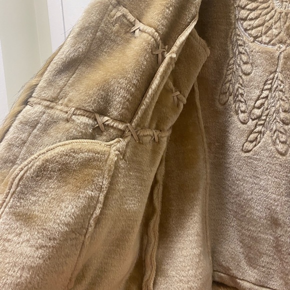 Beautiful Coat with Faux Fur Trim and Dream Catcher emblem on the back. - Picture 5 of 6